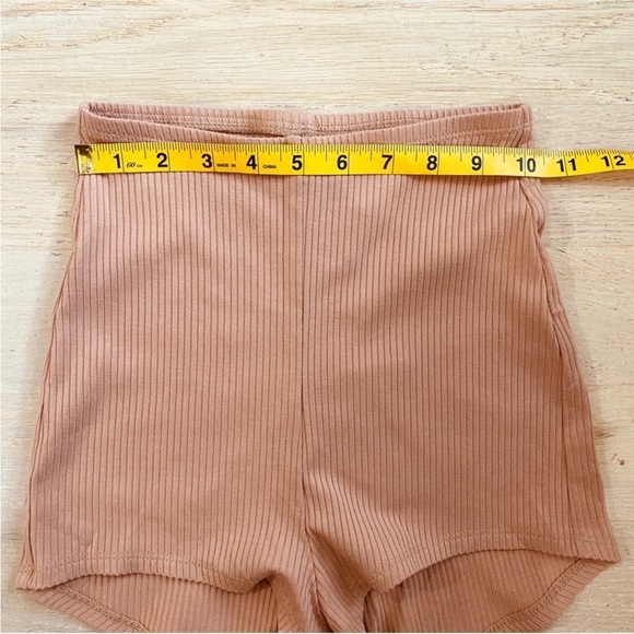 Reformation nude ribbed high waisted shorts NWT - Picture 3 of 4